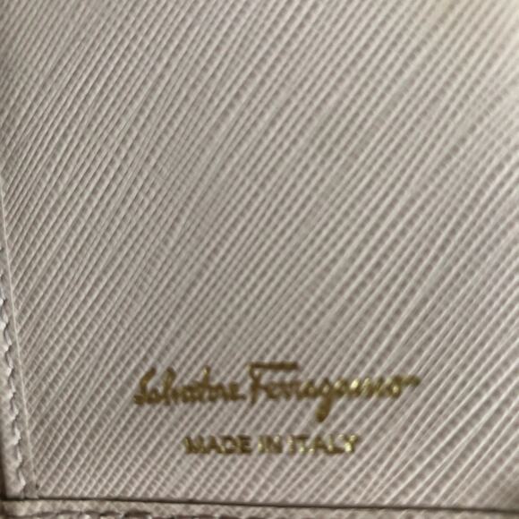 Salvatore Ferragamo Authentic Gancini Pale Pink Leather Wallet Women’s Size O/S - Picture 6 of 9